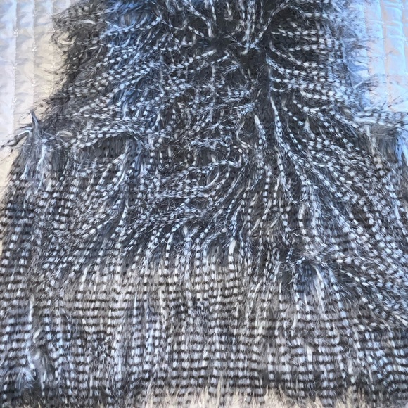 Arizona Jean Company Faux Fur Vest in Gray and White - Picture 6 of 7